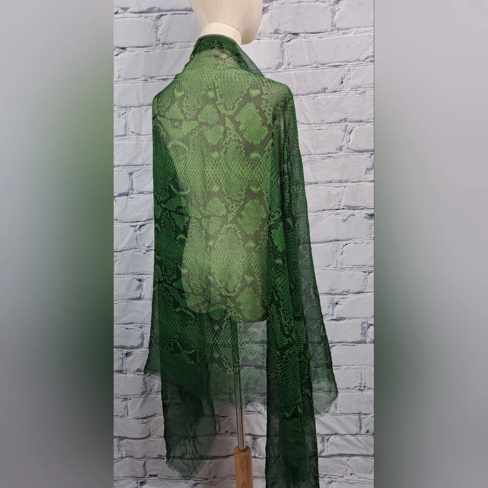 Burberry Women's Scarf Green Reptile Snakeskin 100% Silk Italy 70" x 40" - Picture 14 of 16